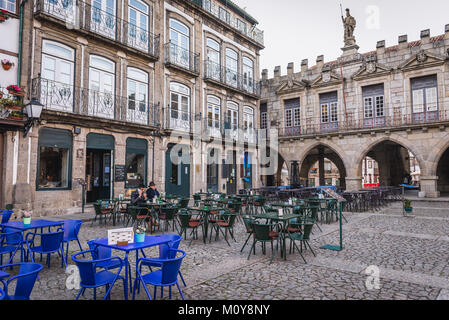 Il municipio vecchio edificio in UNESCO centro storico di Guimaraes città nella provincia del Minho del Portogallo settentrionale. Vista dal Largo da Oliveira square Foto Stock