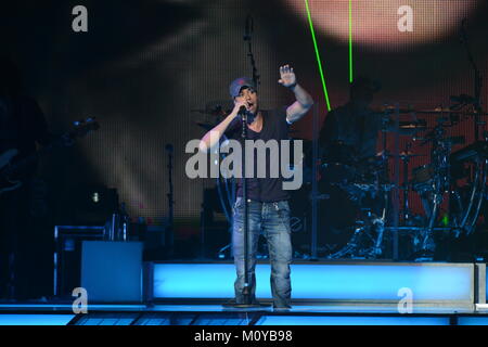 MIAMI, FL - 31 agosto: Enrique Iglesias suona presso AmericanAirlines Arena il Agosto 31, 2012 a Miami in Florida. Persone: Enrique Iglesias trasmissione Ref: FLXX Hoo-Me.com / MediaPunch Foto Stock