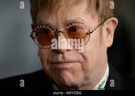 Sir Elton John assiste il venticinquesimo annuale di Elton John AIDS Foundation di New York caduta di gala del 7 novembre 2017. Foto Stock