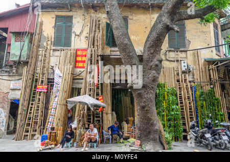 Hanoi, Vietnam - Novembre 5,2017 : locale vita quotidiana di street trading in Hanoi Old Quarter, Vietnam. Foto Stock