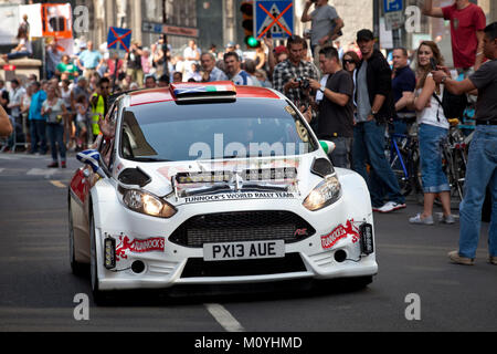 Germania, Colonia, inizio dell'ADAC Rallye Germania, conducente e presentazione del team presso la cattedrale. Deutschland, Koeln, Start der ADAC Rallye Deut Foto Stock