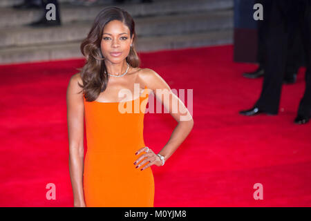 Londra, UK, 26 ottobre 2015, Naomie Harris assiste la premiere mondiale di 'Spectre' presso la Royal Albert Hall. Mariusz Goslicki/Alamy Foto Stock