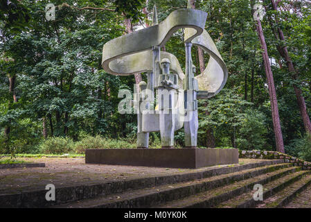 Cimitero di soldati sovietici della II Guerra Mondiale su una collina Konopka in città Wegorzewo, Warmian Masurian Voivodato; di Polonia Foto Stock