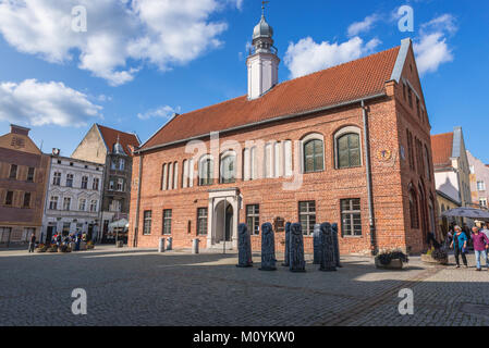 Ex Municipio edificio, oggi la biblioteca del centro storico della città di Olsztyn in Warmian-Masurian voivodato di Polonia Foto Stock