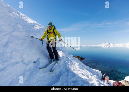 Sci alpino Sci alpinista in discesa; Nansen isola; Antartide Foto Stock