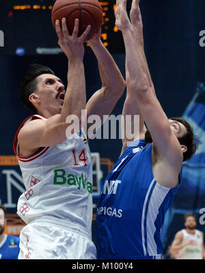 San Pietroburgo, Russia. 24 gen 2018. La Russia, San Pietroburgo, il 24 gennaio 2018. La pallacanestro. Coppa europea. Il giocatore della Baviera Nihad Dzhedovich in corrispondenza della fase a gironi della coppa Europea sul basket della stagione 2017/18 tra BQ ''Zenit'' (St. Pietroburgo, Russia) e BQ Bavaria Credito: Andrey Pronin/ZUMA filo/Alamy Live News Foto Stock