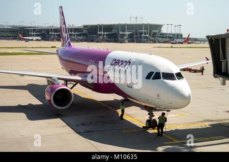 Incheon, Repubblica di Corea. 03Sep, 2015. Corea del Sud: Peach Aviation azionato Airbus A320-200 all'Aeroporto Internazionale di Incheon. Foto da 03. Settembre 2015. | Utilizzo di credito in tutto il mondo: dpa/Alamy Live News Foto Stock