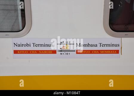 Il nuovo treno passeggeri da Mombasa a Nairobi il 13.08.2017 - Kenia. | Utilizzo di tutto il mondo Foto Stock