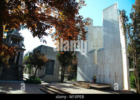 Santiago del Cile: cimitero ("Cementerio General de Santiago") con la tomba di Salvador Allende, ex presidente del Cile deposto da un colpo di stato Foto Stock