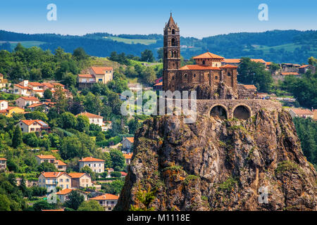 Saint Michel d'Aiguille cappella seduto su una roccia a Le Puy en Velay, Francia Foto Stock