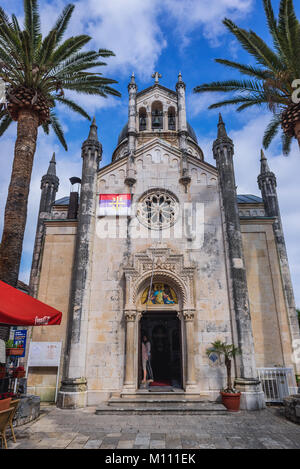 Chiesa Ortodossa Serba di Michele Arcangelo Belavista sulla Piazza della Città Vecchia a Herceg Novi città sul mare Adriatico costa in Montenegro Foto Stock