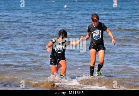 GIJON, Spagna - 19 settembre: Storm Race, una estrema ostacolo corso in settembre 19, 2015 a Gijon, Spagna. I partecipanti in condizioni estreme di corsa a ostacoli. Foto Stock