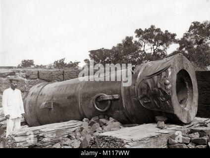 Malik-i-Maidan, il grande cannone di Bijapur, India, c.1880's Foto Stock