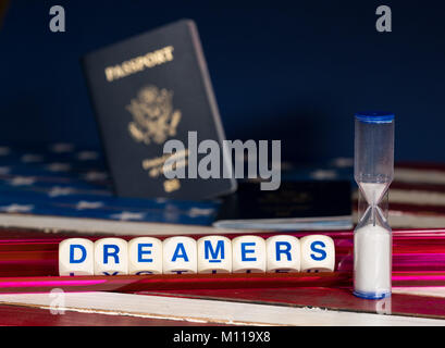 Dreamers concetto utilizzando lettere di ortografia e Clessidra Foto Stock