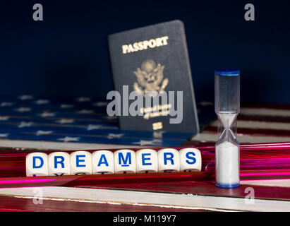 Dreamers concetto utilizzando lettere di ortografia e Clessidra Foto Stock