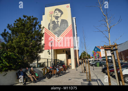 Shepard Fairey artwork, Graça, Lisbona, Portogallo, Dicembre 2017 Foto Stock