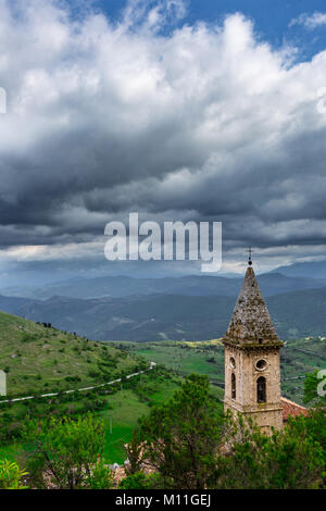 Bellissima vista del panorama mozzafiato di Rocca Calascio, Abruzzo, Italia Foto Stock