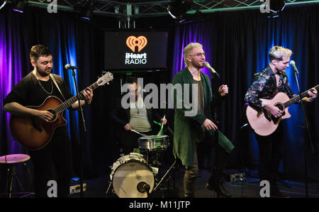 Bala Cynwyd, PA, Stati Uniti d'America. Il 21 gennaio, 2018. American band alternative rock a piedi la luna visita Radio 104.5's teatro delle prestazioni. Foto Stock