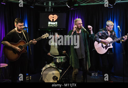 Bala Cynwyd, PA, Stati Uniti d'America. Il 21 gennaio, 2018. American band alternative rock a piedi la luna visita Radio 104.5's teatro delle prestazioni. Foto Stock