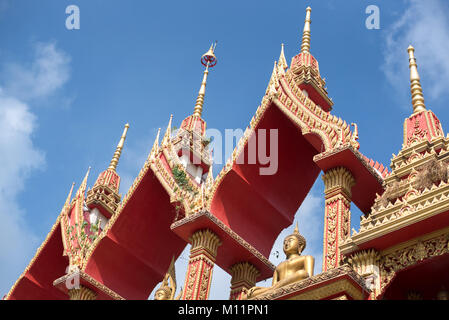 Golden predisposto tailandese di Tempio archi di ingresso Foto Stock