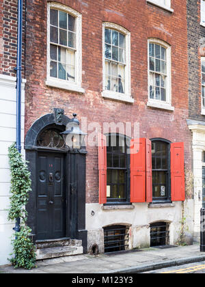 Dennis taglia House, una conservata casa Huguenot a 18 Folgate Street nella zona est di Londra, dove le famiglie di tessitori di seta ha vissuto dal 1724 Foto Stock