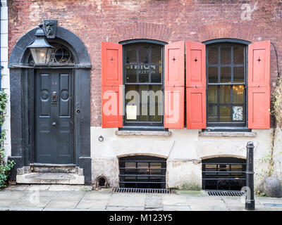 Dennis taglia House, una conservata casa Huguenot a 18 Folgate Street nella zona est di Londra, dove le famiglie di tessitori di seta ha vissuto dal 1724 Foto Stock