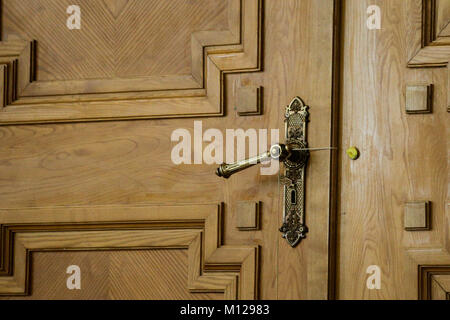 Rotture di sigillo di cera sulla porta di legno Foto Stock