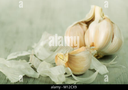 Close-up, dettaglio, cibo, testa di aglio spezzato, preparare il cibo piatto, cucina, still life Foto Stock