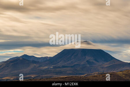 Il monte Ngauruhoe al parco nazionale di Tongariro, Nuova Zelanda. Foto Stock