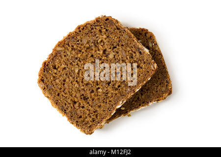 Pane di grano intero due strati impilati uno sull'altro isolato su sfondo bianco, vista dall'alto, primo piano Foto Stock