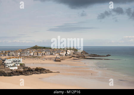 Viste di St Ives dal di sopra Porthminster Beach, Cornwall, Regno Unito Foto Stock