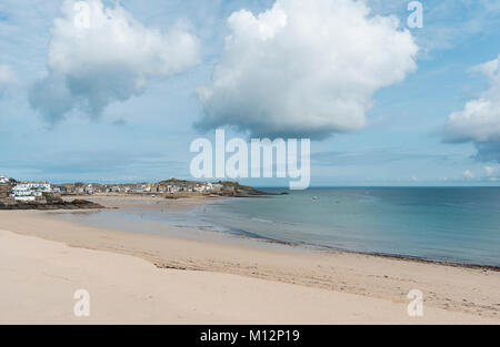 Viste di St Ives dal di sopra Porthminster Beach, Cornwall, Regno Unito Foto Stock