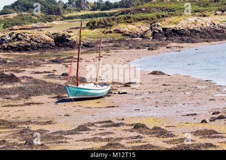 Barche sull'ingresso Angelsey Galles del Nord Foto Stock