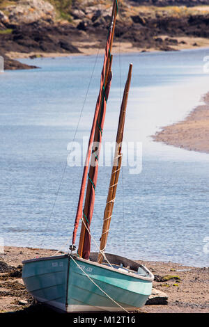 Barche sull'ingresso Angelsey Galles del Nord Foto Stock