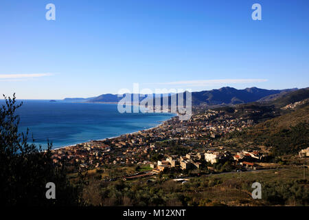 Vista di Borgio dalla Chiesa village, Savona Liguria, Italia Foto Stock