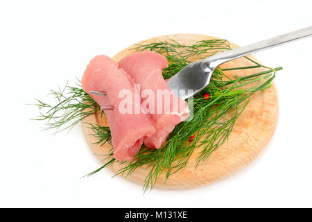 Filetto di manzo su una forcella isolato su uno sfondo bianco Foto Stock