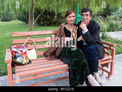 La vita quotidiana del popolo turkmens nelle strade della capitale del Turkmenistan Ashgabat Foto Stock