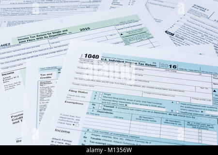 Raccolta di IRS imposta sul reddito federale forme Foto Stock
