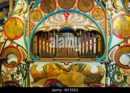 Un vecchio organo in Nevada City città fantasma del Montana. Stati Uniti d'America Foto Stock