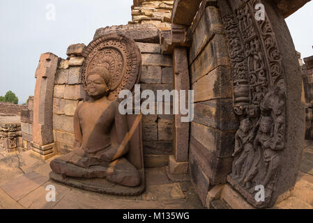 Sanchi Stupa, antica statua del Buddha dettagli, religione mistero, pietra scolpita. Destinazione di viaggio nel Madhya Pradesh, India. Foto Stock