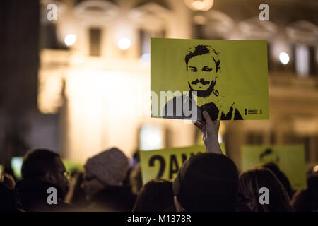 Roma, Italia. 25 gennaio, 2018. A 19.41, 25 gennaio in decine di piazze italiane si terrà fiaccolata in memoria di Giulio Regeni, la cui scomparsa ha avuto luogo nel 2016 in Egitto, nei pressi della capitale del Cairo. Presenti alla manifestazione il Presidente della Camera dei Deputati Laura Boldrini (Italia, Roma, 26 gennaio 2018) il credito: Indipendente Agenzia fotografica/Alamy Live News Foto Stock