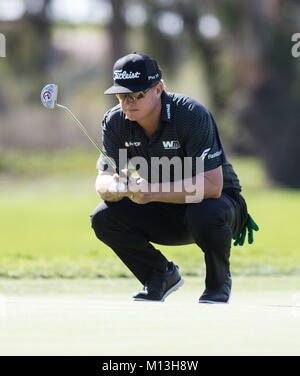 Gennaio 25, 2018 San Diego, Stati Uniti d'America...Charlie Hoffman sul sesto foro durante il round di apertura sul corso del sud degli agricoltori aperto presso il campo da Golf di Torrey Pines, in San Diego CA, il 25 gennaio 2018. Jevone Moore Foto Stock