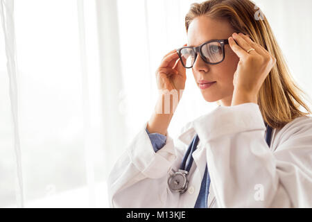 Ritratto di un giovane medico donna. Foto Stock