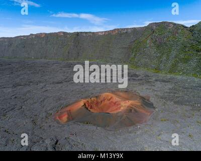 Reunion, Reunion Parco Nazionale elencato come patrimonio mondiale dall' UNESCO, vulcano Piton de la Fournaise, il cratere Formica Leo (vista aerea) Foto Stock