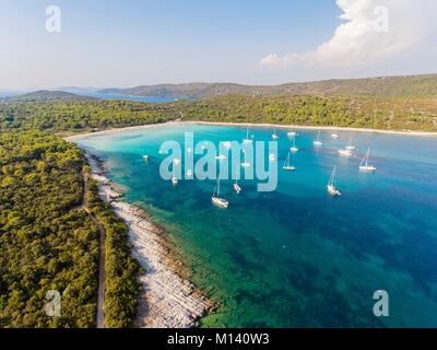 Croazia, Dalmazia Settentrionale, costa dalmata, arcipelago di Zadar, Dugi Otok, Sakarun Beach (Vista aerea) Foto Stock