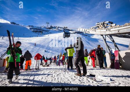 Austria, Tirolo, Otztal, Solden, Gaislachkogl montagna sciistica, stazione centrale, quota 2174 metri, inverno Foto Stock
