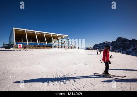 Austria, Tirolo, Axamer Lizum, hosting borgo del 1964 e 1976 Olimpiadi invernali, Hoadl Haus ristorante esteriore, quota 2340 metri, inverno Foto Stock