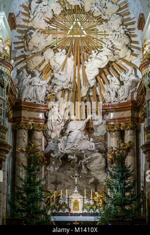 Austria, Vienna, Karlskirche, San Karl la chiesa, altare Foto Stock