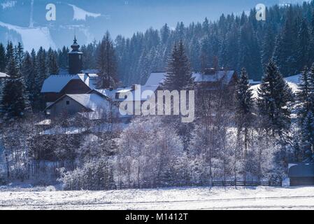 L'Austria, la Stiria, Ramsau am Dachstein, vista villaggio Foto Stock