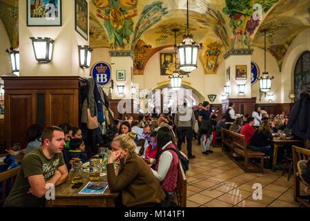 In Germania, in Baviera, Monaco di Baviera, Hofbrauhaus, la più antica birreria di Monaco di Baviera, interno Foto Stock